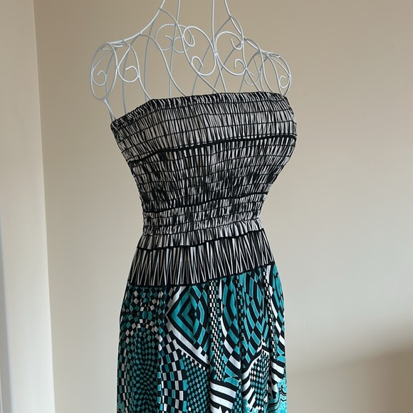 Green Envelope LA Size S Tube-Top Maxi Dress — Sleek & Elegant Silhouette - Picture 2 of 7